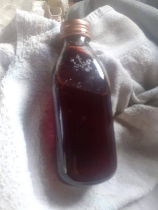 Gem de capsuni si sirop de capsuni, si capsuni  de  grădină.