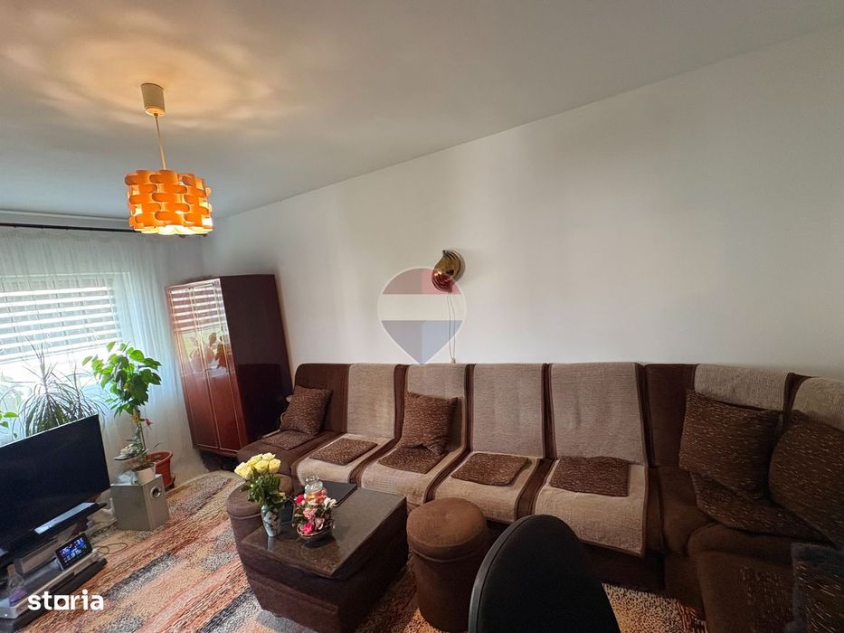 Apartament decomandat cu 2 camere de vânzare în zona Micalaca — fotografia 1