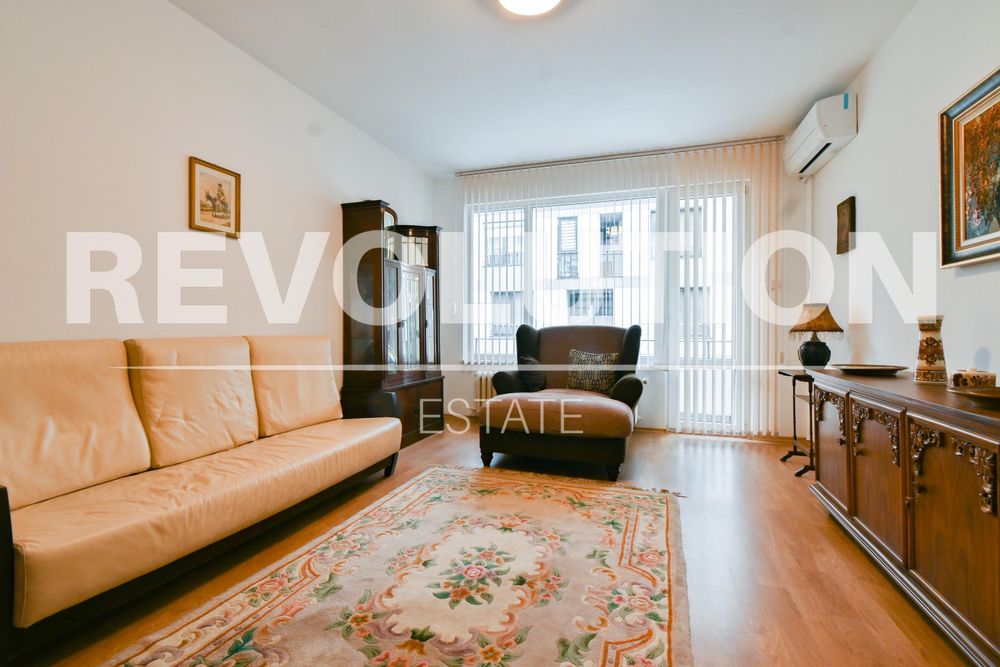 Дава се под наем Тристаен апартамент в София, Център - 93 кв.м за 750 € - Снимка #2