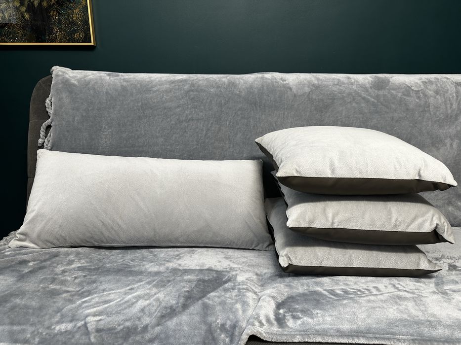 Vand 4 perne de canapea