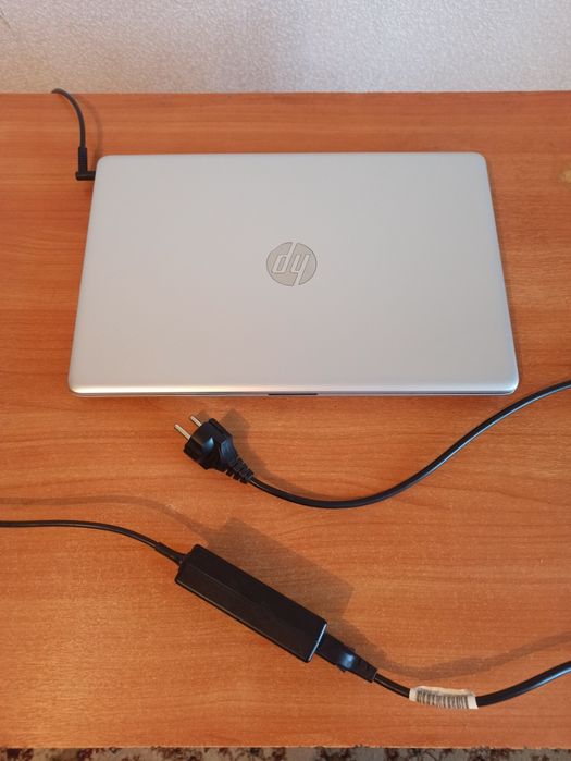 Ноутбук HP 15-da0040ur
