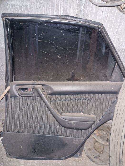 Продам запчасти от тойота карина е