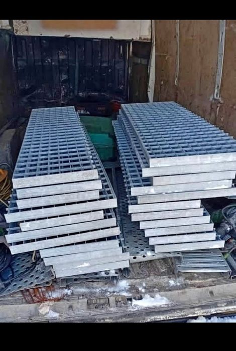 Trepte metalice și grătare galvanizate la diferite dimensiuni debitam