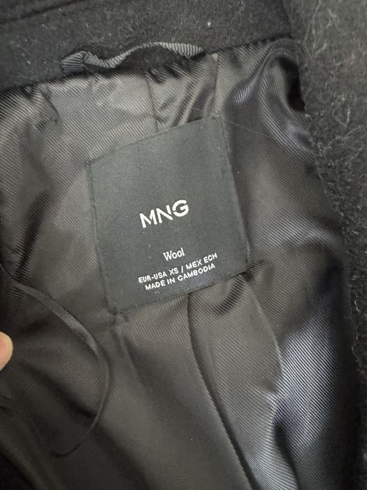 Пальто от бренда Mango