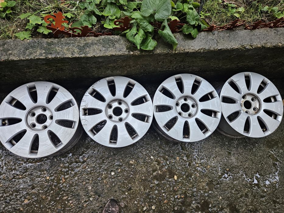 Продавам зимни гуми с  джанти 16"