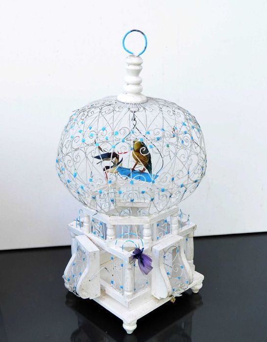 Colivie veche realizata manual din sarma si lemn