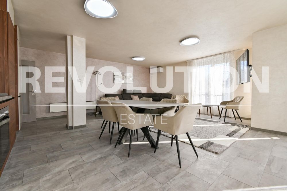 Четиристаен апартамент в ж.к. Зона Б-18.