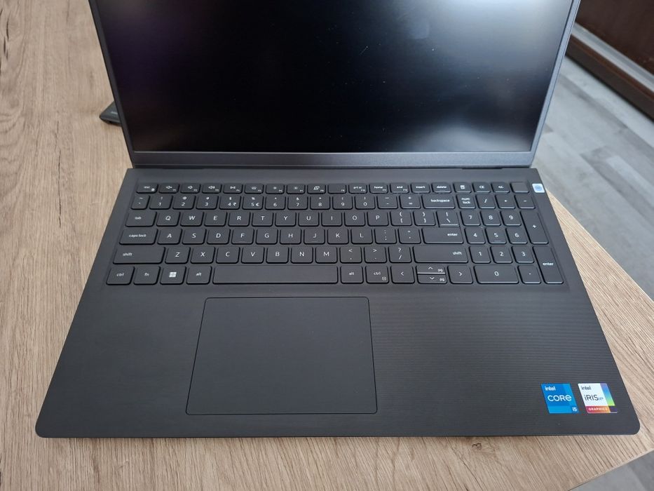 Vând Laptop Dell Vostro 3530 Full HD