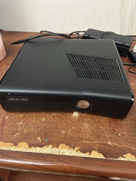 Xbox 360 + 2 геймпада