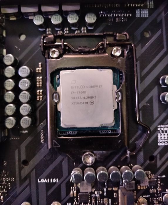 i7-7700K + ROG Maximus IX Hero + 16GB DDR4 Corsair RX580 8Gb