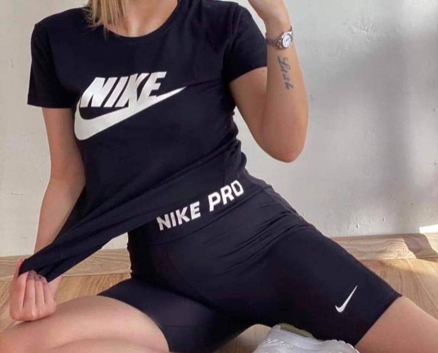 Чорапи на найк цветни и бели черни