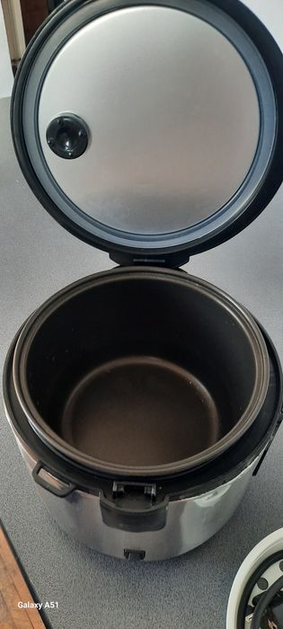 Rice cooker în stare buna