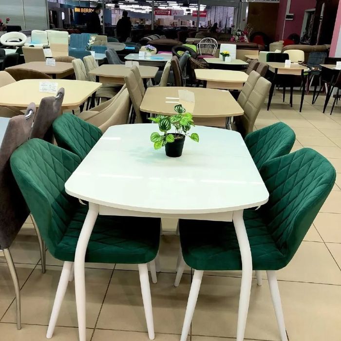 Кухонный стол и стулья