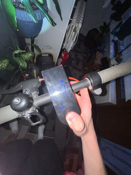 Vând trotineta electrica xiaomi 4 lite