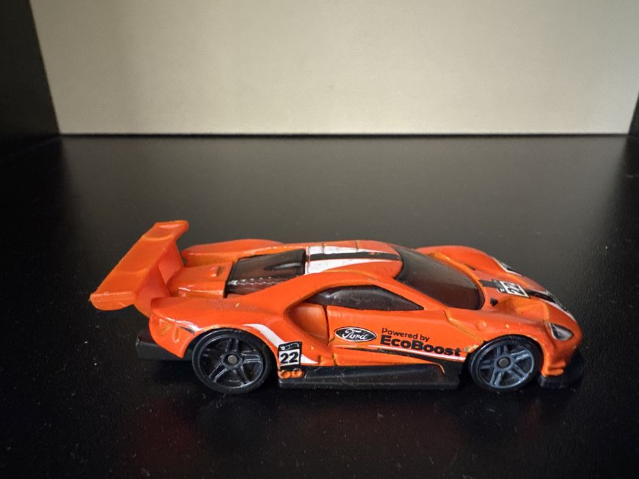 Машинка хотвилс