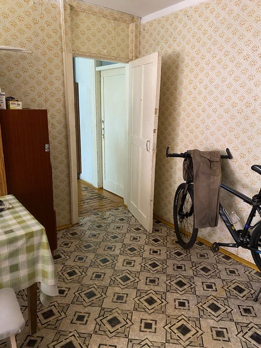 Продам трехкомнатную квартиру