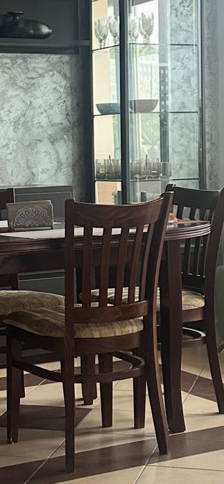 Трапезна маса с 6 стола