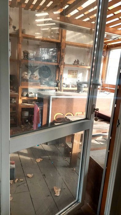 Врати - хол, баня, тераса, стъклена за магазин. Дограма