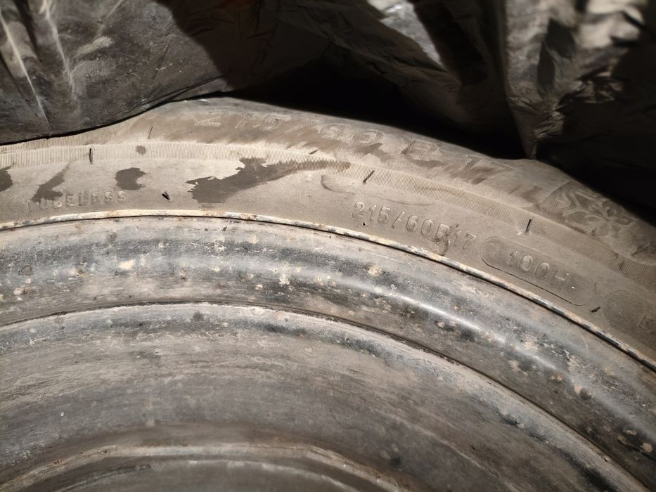 4 бр. зимни гуми Michelin 215/60/17 с джанти