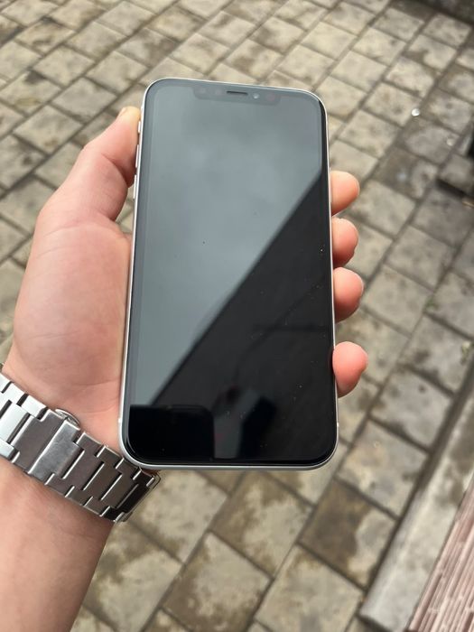 Продаю Айфон хр 64