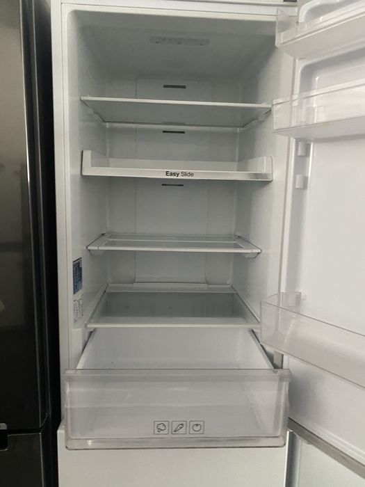 Хладилник с фризер Samsung