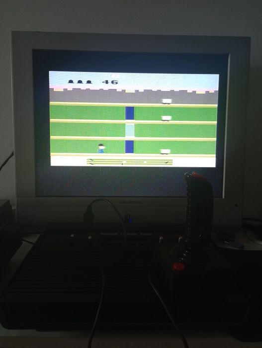 Consola Atari 2600 clona anii 90