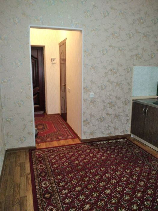 Bux 5-mikrarayon A.Somiy 2/3-5, 35-maktab yon tomoni  2-etaj 1 xonali