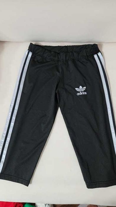 Lot de haine marimea S/M,colanti,tricou,2 sepci