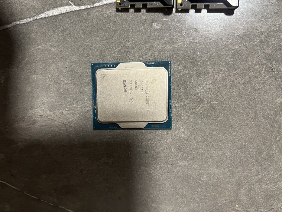 Продам процессор i3-12100