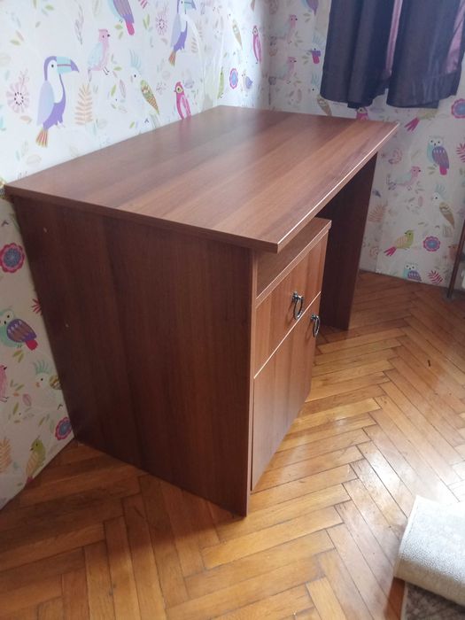 Мебели за детска стая .Комплект легла и бюро.