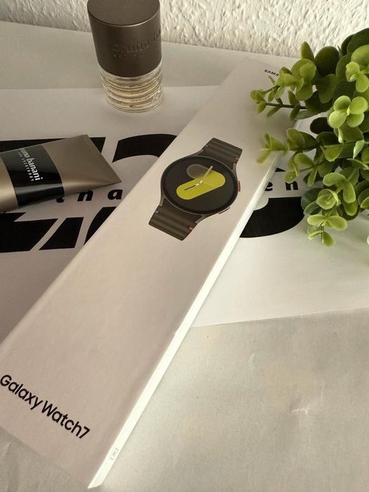 Samsung galaxy watch 7 смарт часовник Самсунг Галакси черен бял