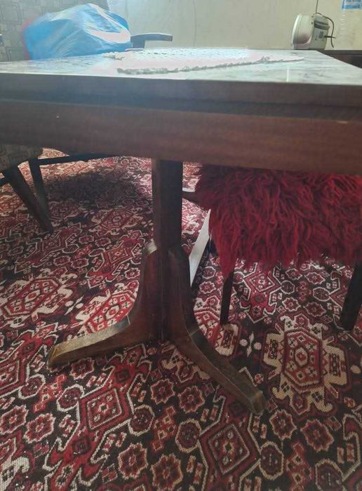 Продавам дървена масичка