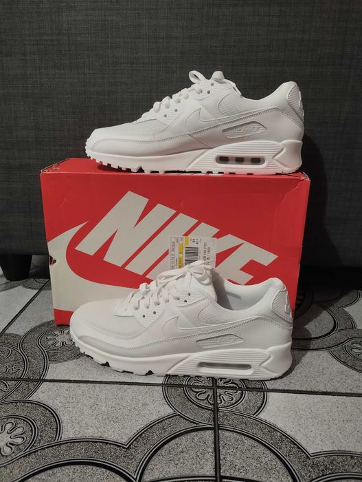 Nike Air Max 90, няколко чифта.