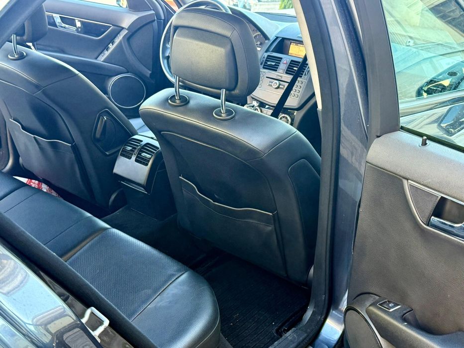 Mercedes-Benz C200 

// An de Fabricație 2010 E5 

// Culoare verde