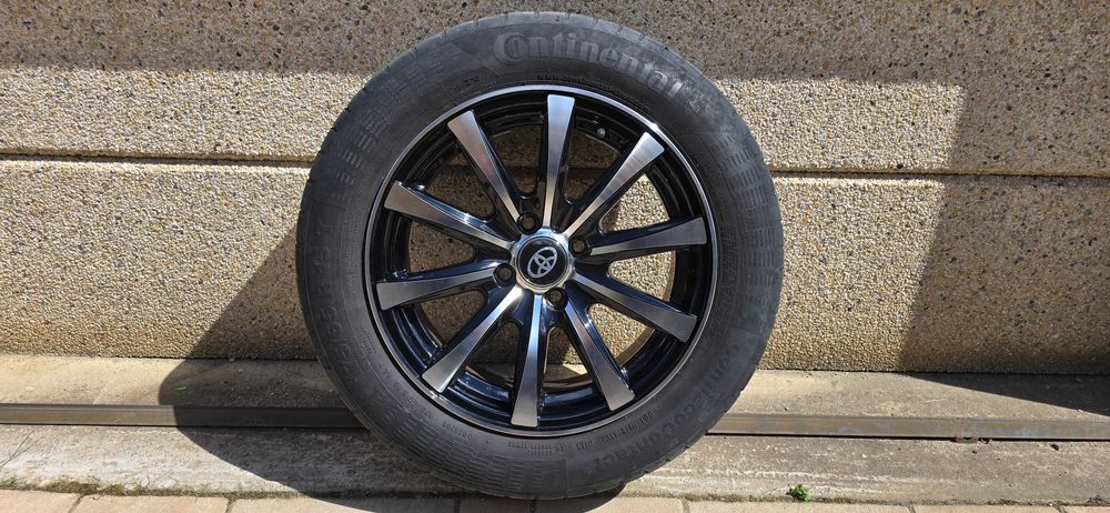 De Vanzare jante aliaj Toyota Yaris R15