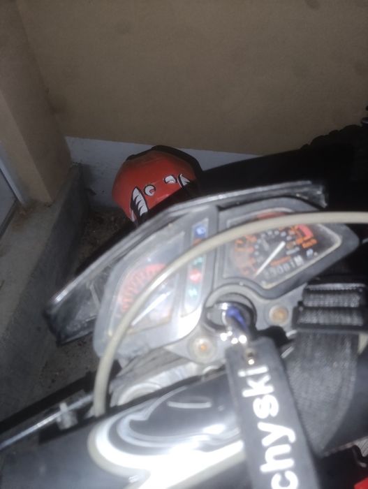 Мотора идва с цяла щата с резервни части и мотора върви отлично