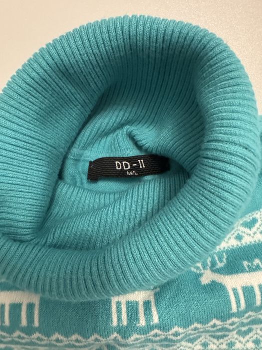 Pulover pe gat cu strasuri