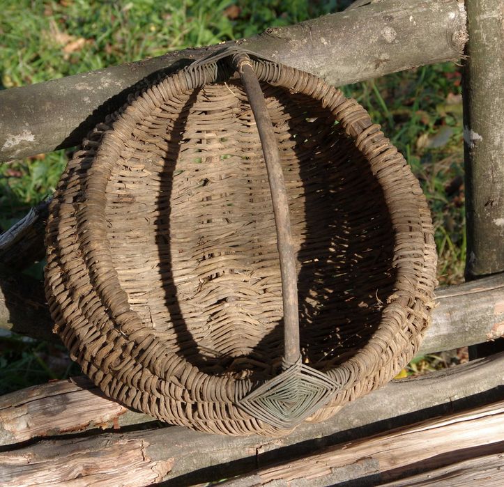 Стари плетени кошници и плетен кош