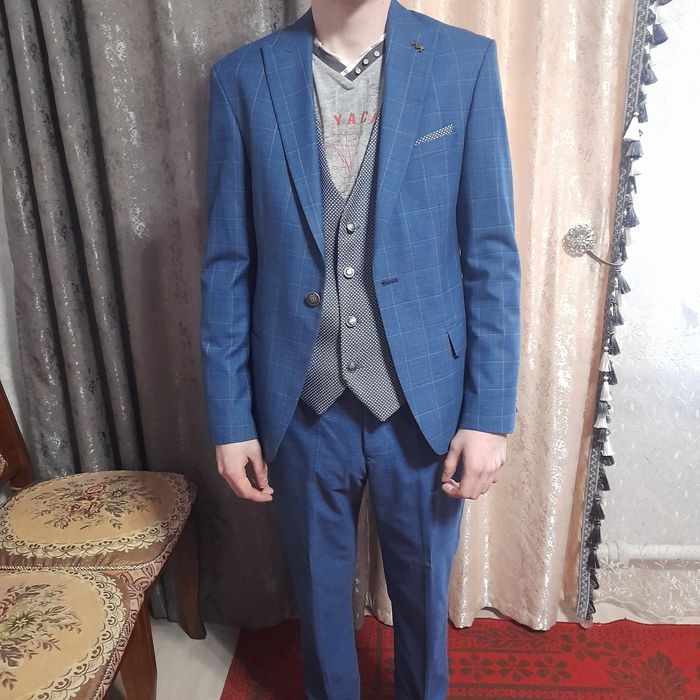 Продам мужской костюм тройка