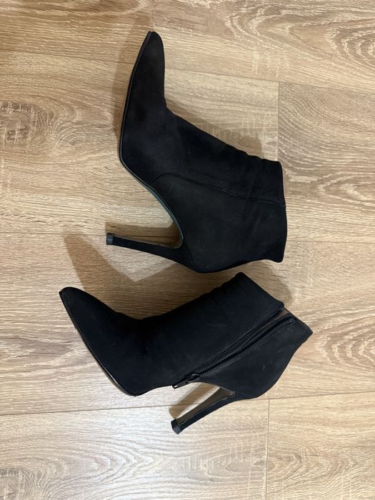Botine stiletto piele intoarsa
