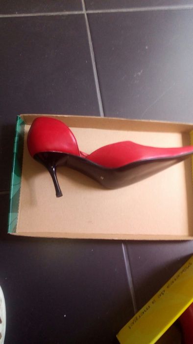 Pantofi din piele, culoare rosie, numarul 36
