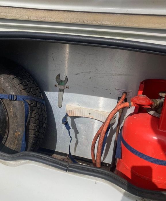 Намалена цена! Регистрирана, 2-местна лека каравана с 2 форселта и мув