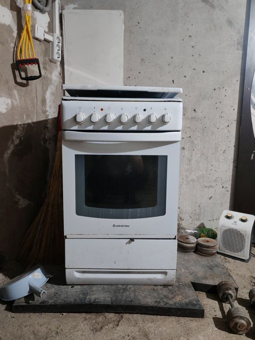 Продам электро плиту