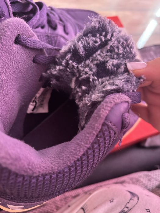 Два чифта NIKE обувки