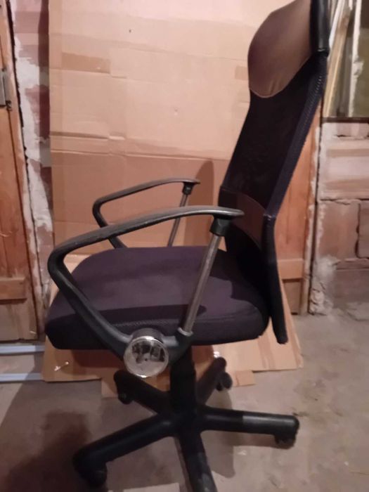 Офис стол с подлакътници