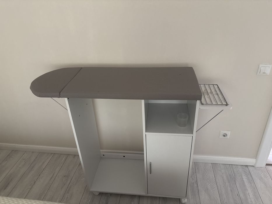 Masa de calcat cu suport cu pentru fier de calcat