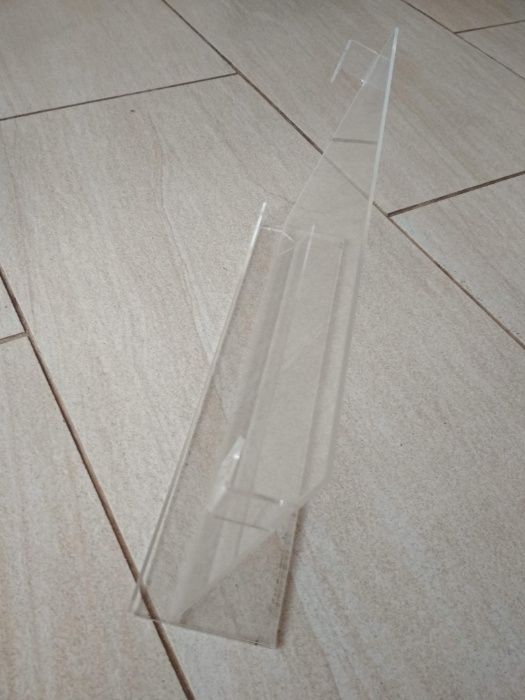 СТОЙКА ЗА БРОШУРА стояща от лят полистирол