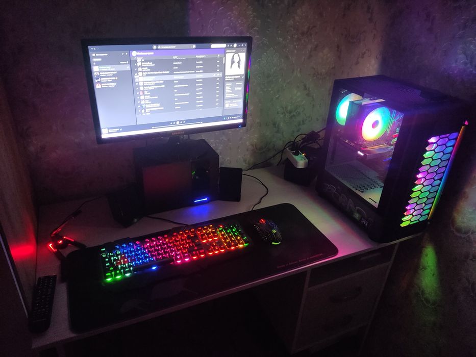 Игровой компьютер +геймпад в подарок