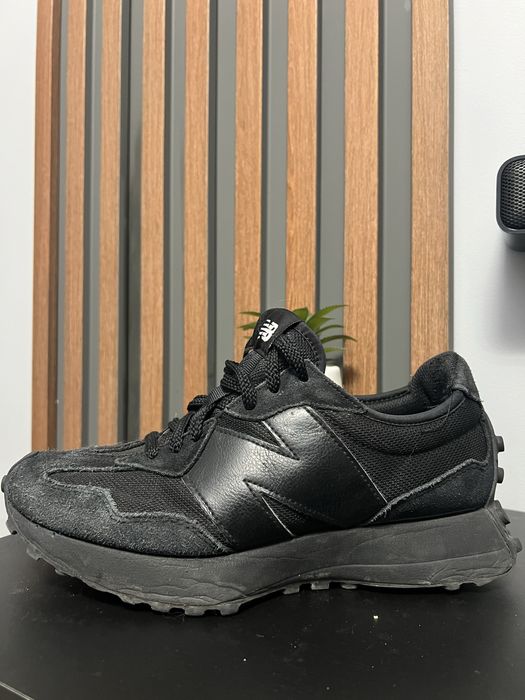 New Balance 327 "Triple Black"