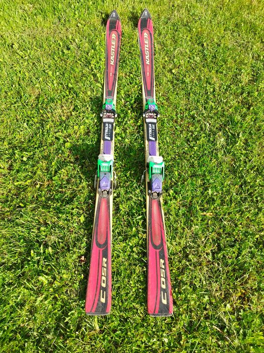 Продавам два комплекта ски